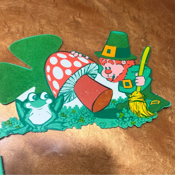 Vintage St. Patrick’s Day, leprechaun and clovers wall decorations flocked - Picture 7 of 10